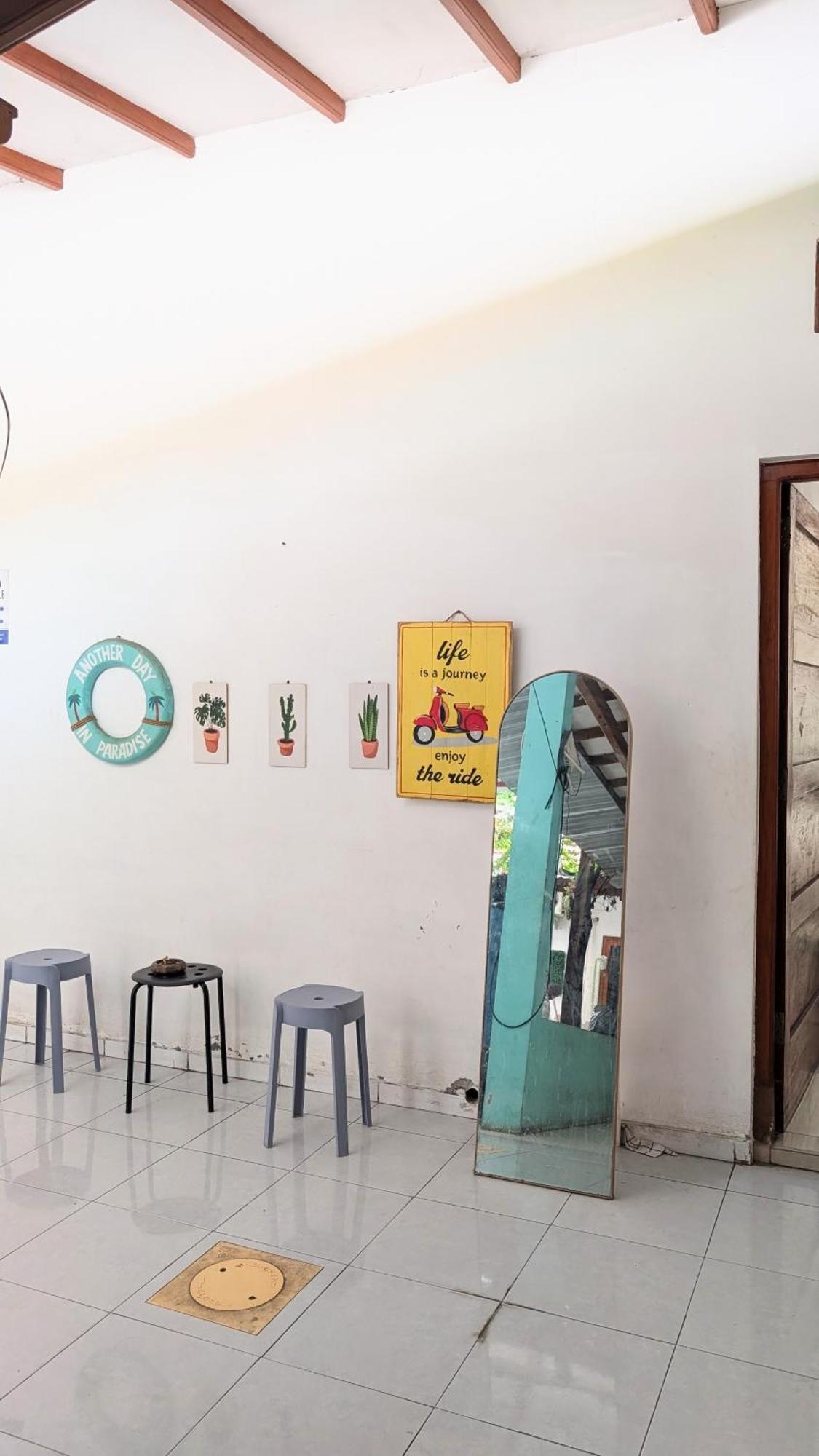 Homey Guesthouse Kertajaya Surabaia Exterior foto